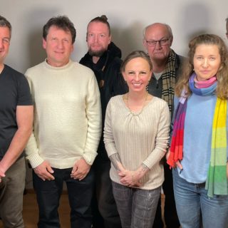 Auf dem Bild von rechts nach links: Prof. Dr. Andreas Benk (SÖL-Fraktion), Eva Bidon (1. Vorsitzende SÖL e.V.), Dr. Hans-Peter Trah (Beisitzer SÖL e.V.), Cynthia Schneider (SÖL-Fraktion), Nuri Kurt (2. Vorsitzender SÖL e.V.), Andreas Dionyssiotis (SÖL-Fraktion), Sebastian Fritz (Fraktionsvorsitzender SÖL-Fraktion)